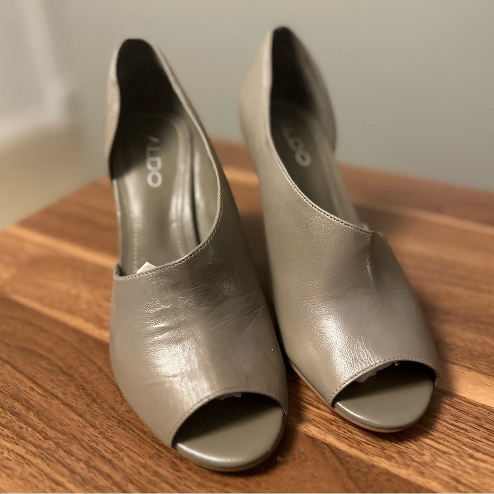 Aldo Leather Pumps, Gray
